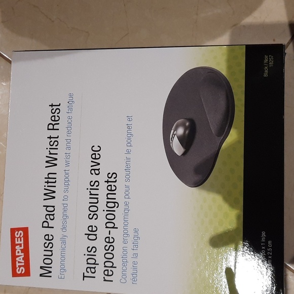 NIB STAPLES MOSE PAD WITH WRIST REST - Picture 1 of 4